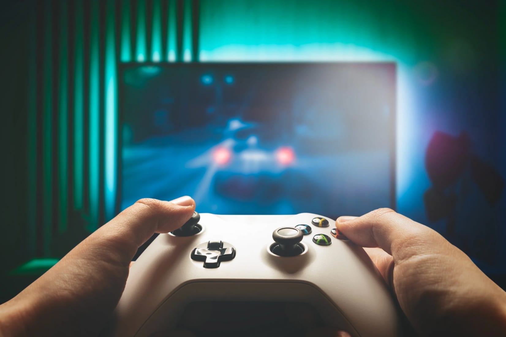 E-Gaming sector — gaming controller and screen